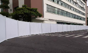 旭東施工圍擋廠家-PVC圍擋在安過程中有哪些特點(diǎn)？