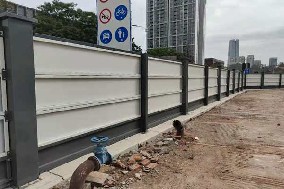 旭東圍擋廠家-彩鋼圍擋板有什么優(yōu)勢？